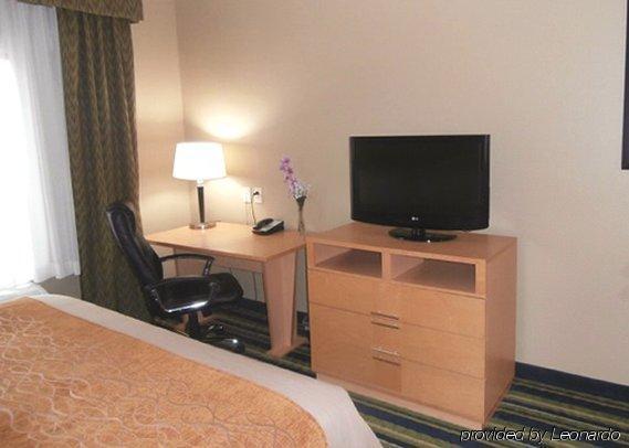 Hotel Comfort Kansas / Airport 3*