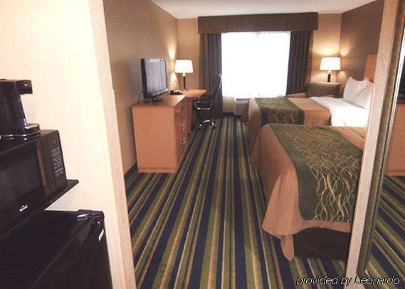 Comfort Kansas / Airport 3*
