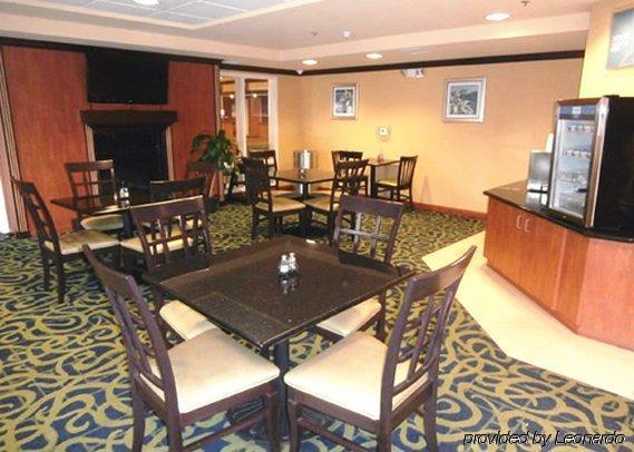 Comfort Kansas / Airport Hotel