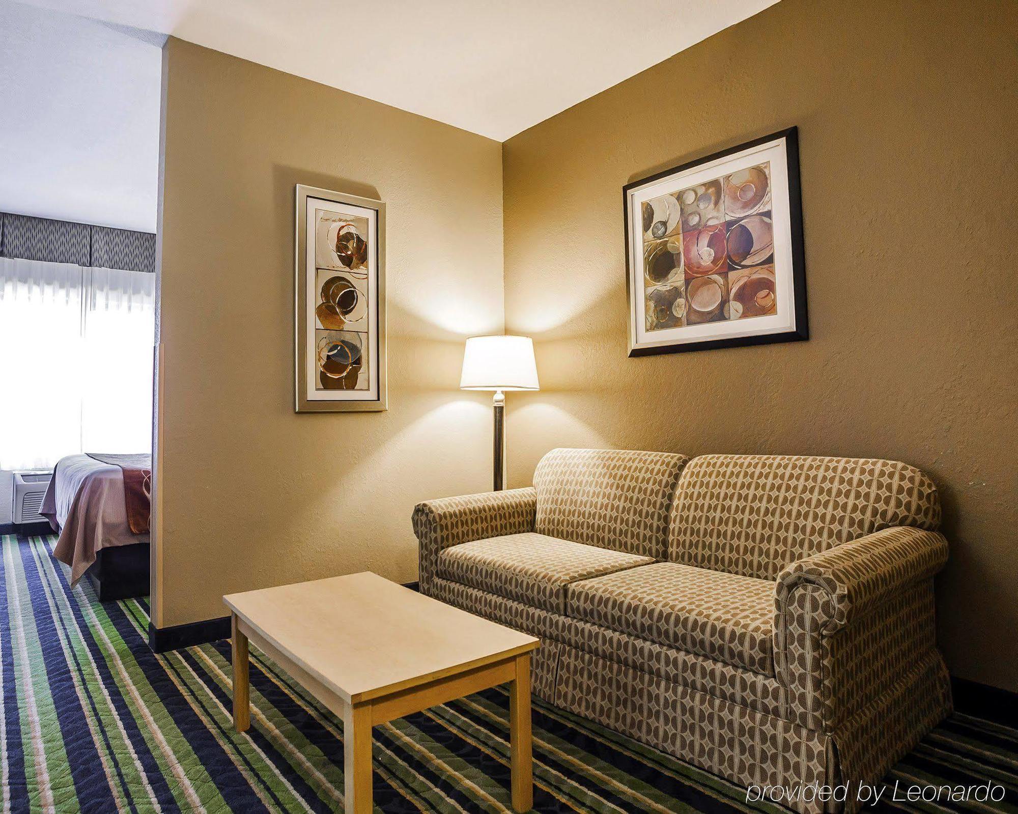 Comfort Kansas / Airport