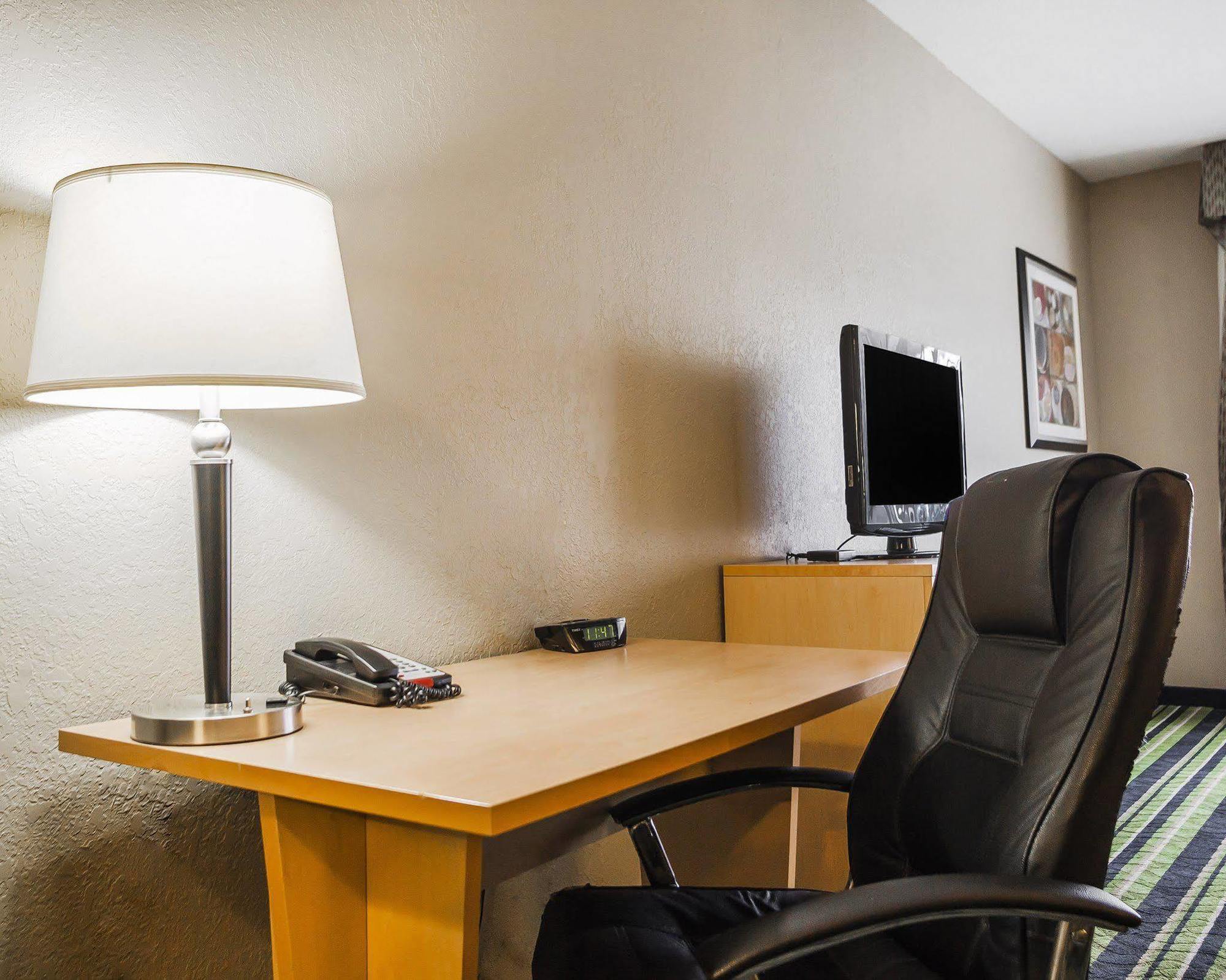 Hotel Comfort Kansas / Airport 3*