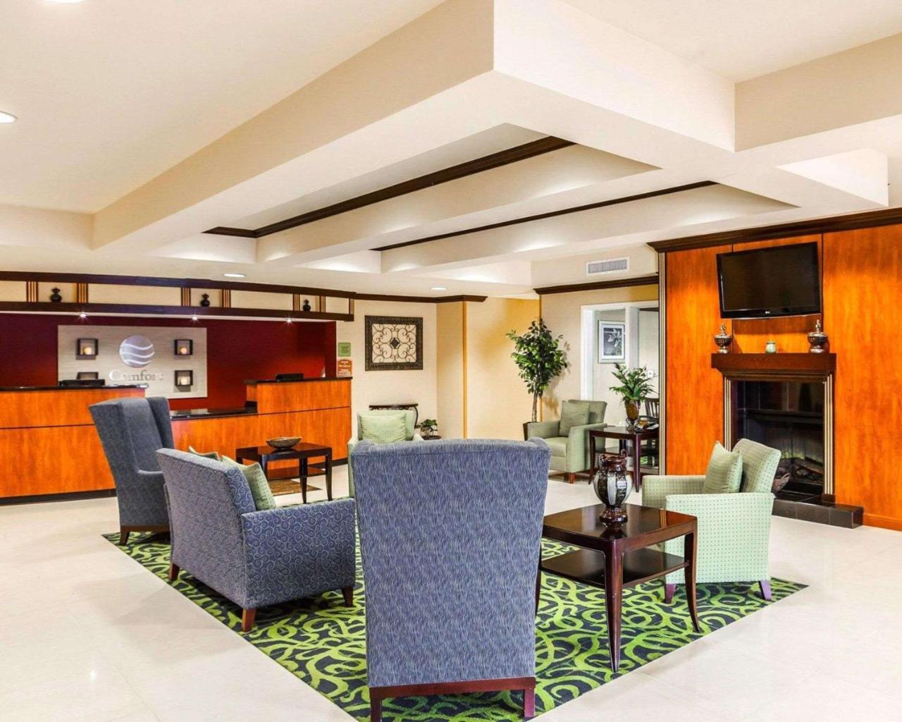 Comfort Kansas / Airport 3*