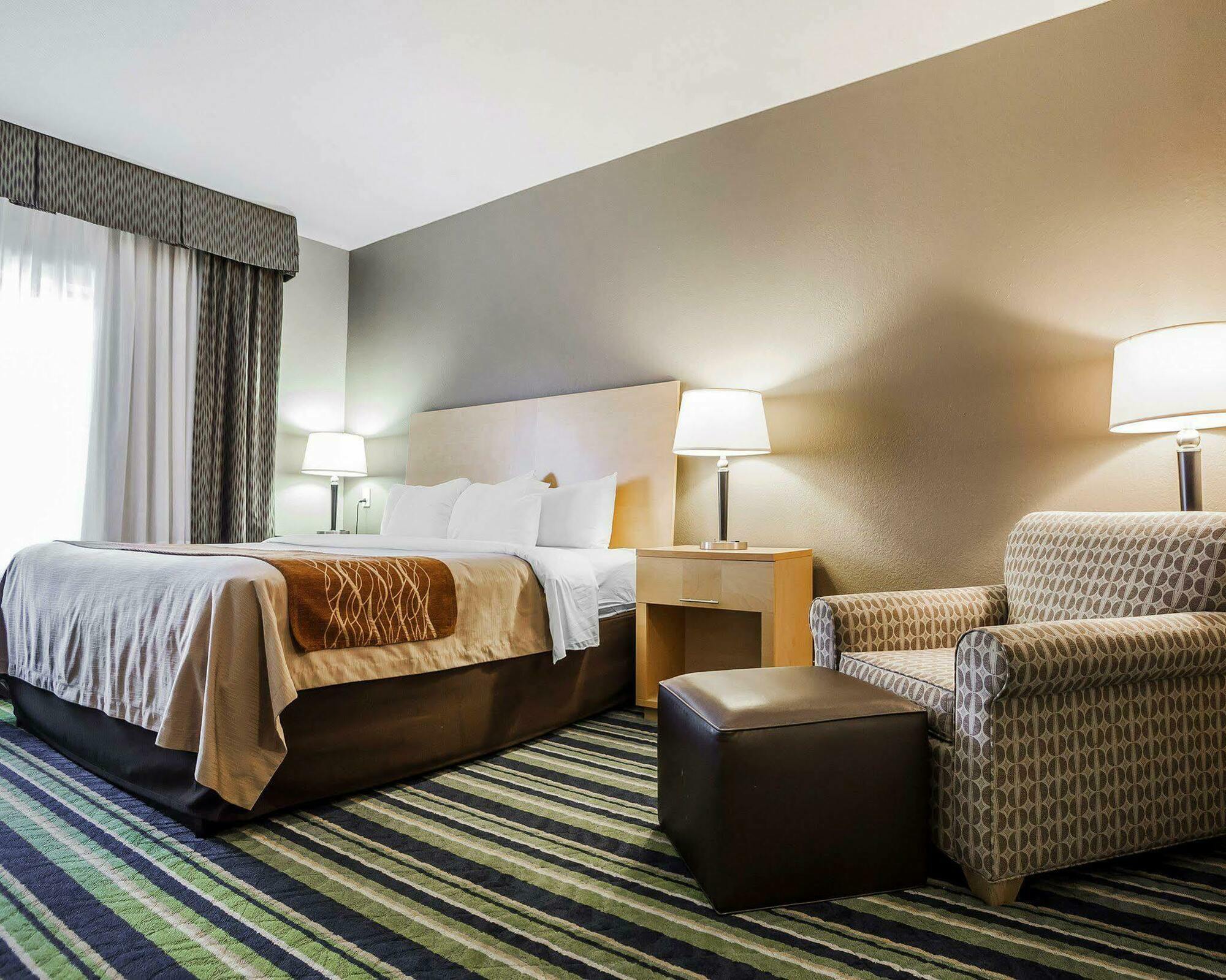 Hotel Comfort Kansas / Airport 3*